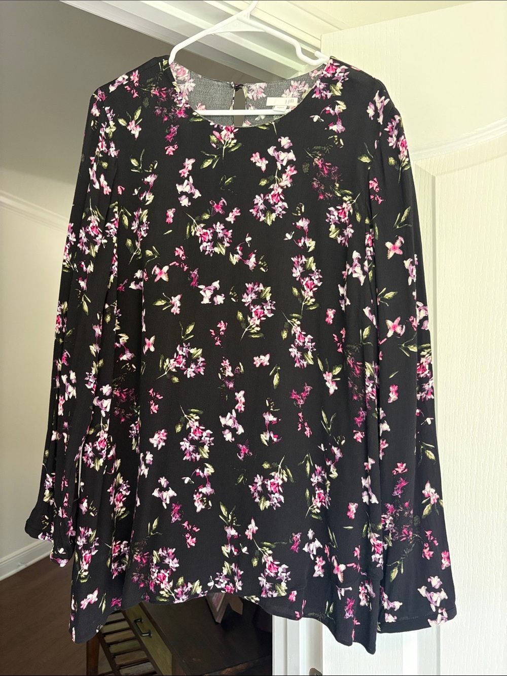 Black Floral Long J.Jill Sleeve Blouse - Pink & Green Blooms.. large